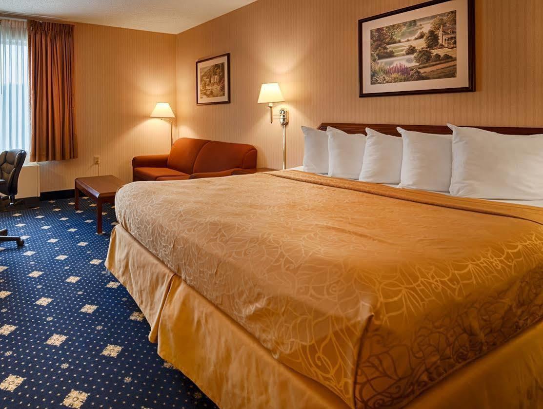 Baymont By Wyndham Groton/Mystic Hotel Eksteriør billede